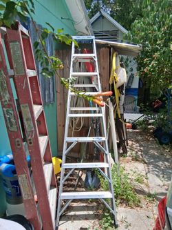 Fiberglass electricians ladder
