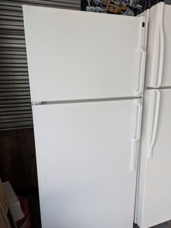 Refrigerator Hotpoint by GE. Delivery 🚚 Available.