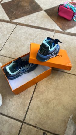 Luis Vuitton skate shoes r3pl1c@$ size 8.5 worn once