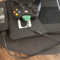 Xbox 360 With Controller 