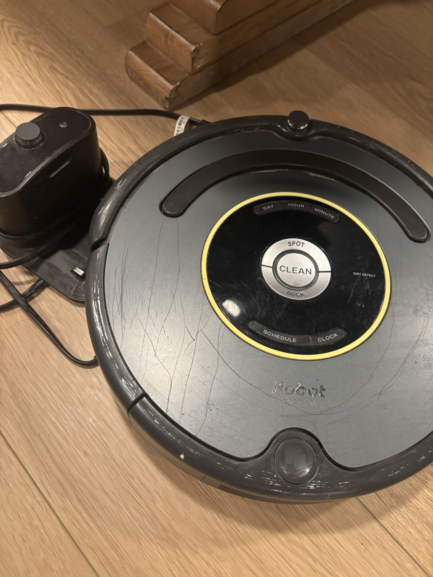 iRobot Roomba - Floor Cleaner Vacuum.. Works!!