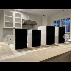 Home Stereo With Highend Surround Sound Soeaker System