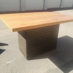 High Table And 4 Bar Stools Excellent Condition 