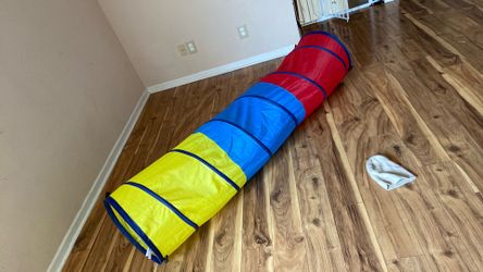 Kids play tunnel