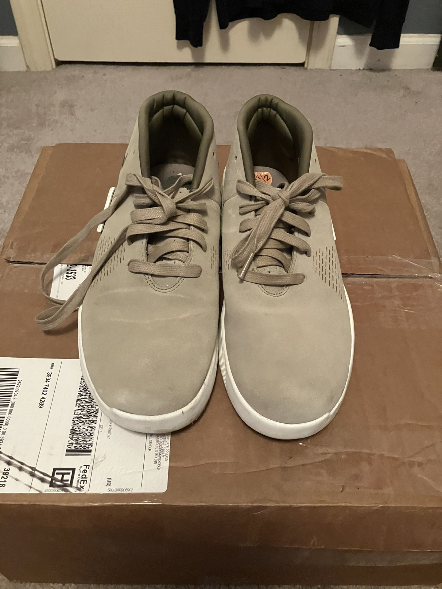 Nike Sz9.5 Ultra XT Bamboo Olive Suede Desert Trainer Missing Strap 819671-200
