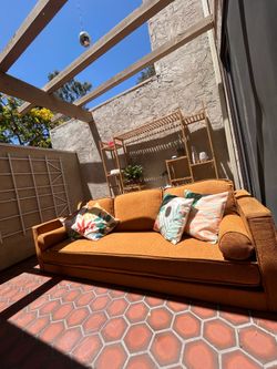 Mid-Century Modern Sofa – Delivery Included – $395 💥