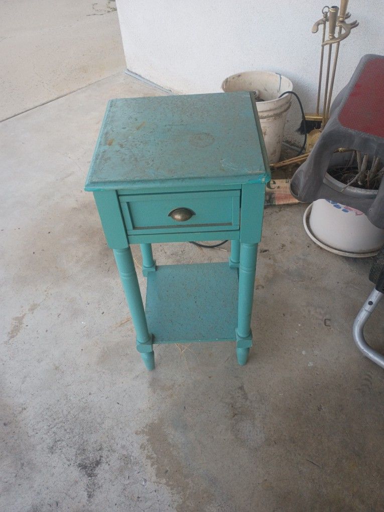 Cute Little Antique Drawer Desk  Good Little Project.