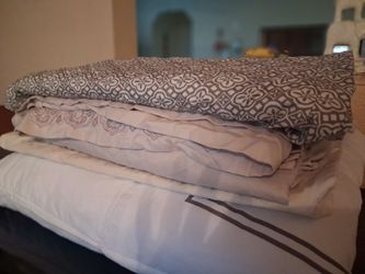 Set completo para cama kin size  colcha  lncluida  MUY limpia
