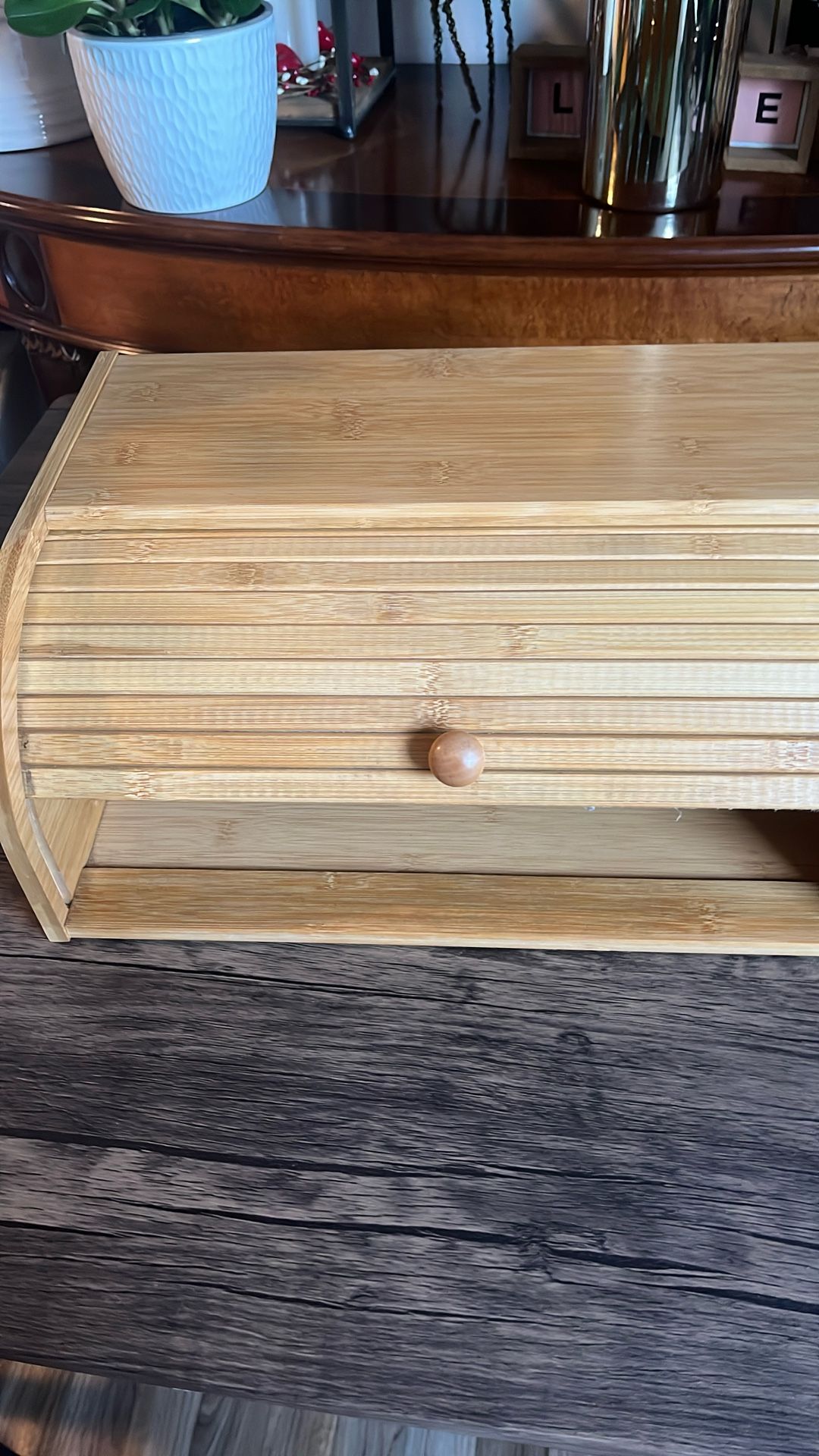 Este Mueble Es Para Guardar La Barra De Pan 🍞 Está Muy Bien Cuidado