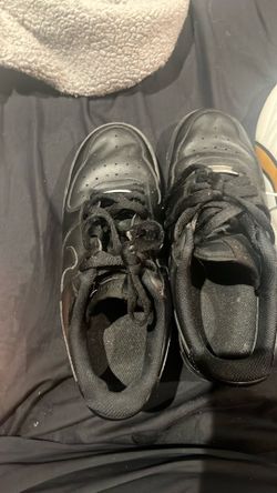 Black nike sneakers size:8