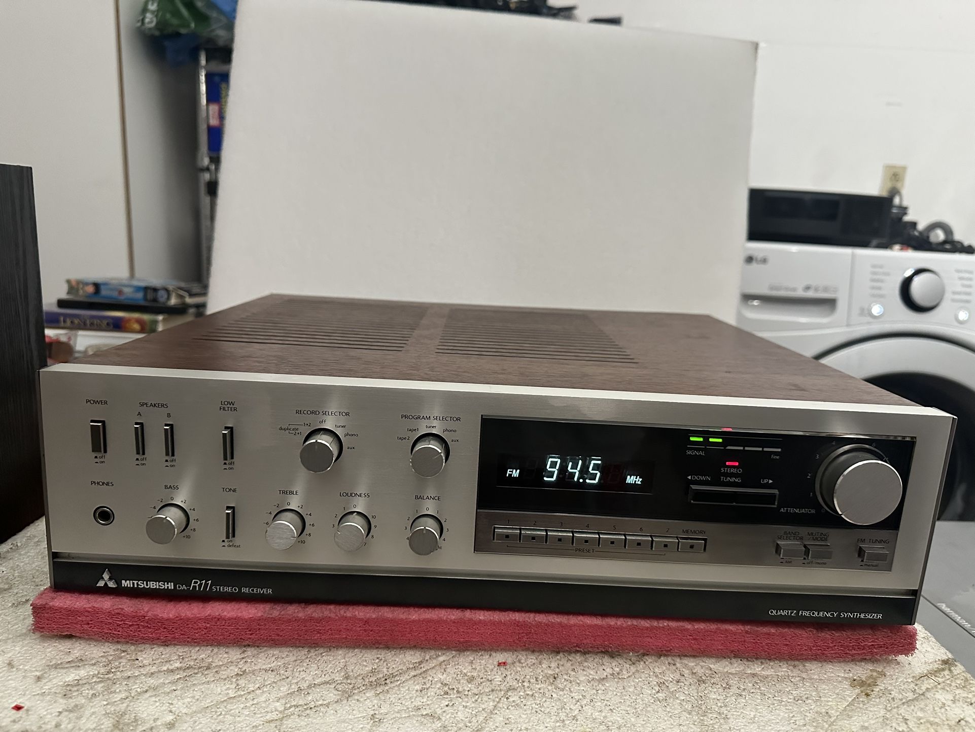 Vintage Mitsubishi DA-R11 Stereo Receiver Quartz Frequency Synthesizer