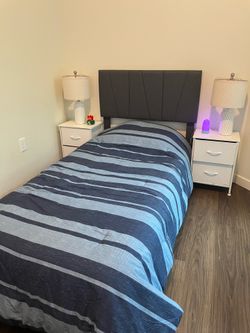 🛏️ Twin Bed Frame + Mattress - Excellent Condition