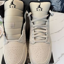 Jordan 1 Mid 