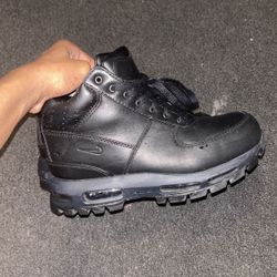 ACG NIKE BOOTS