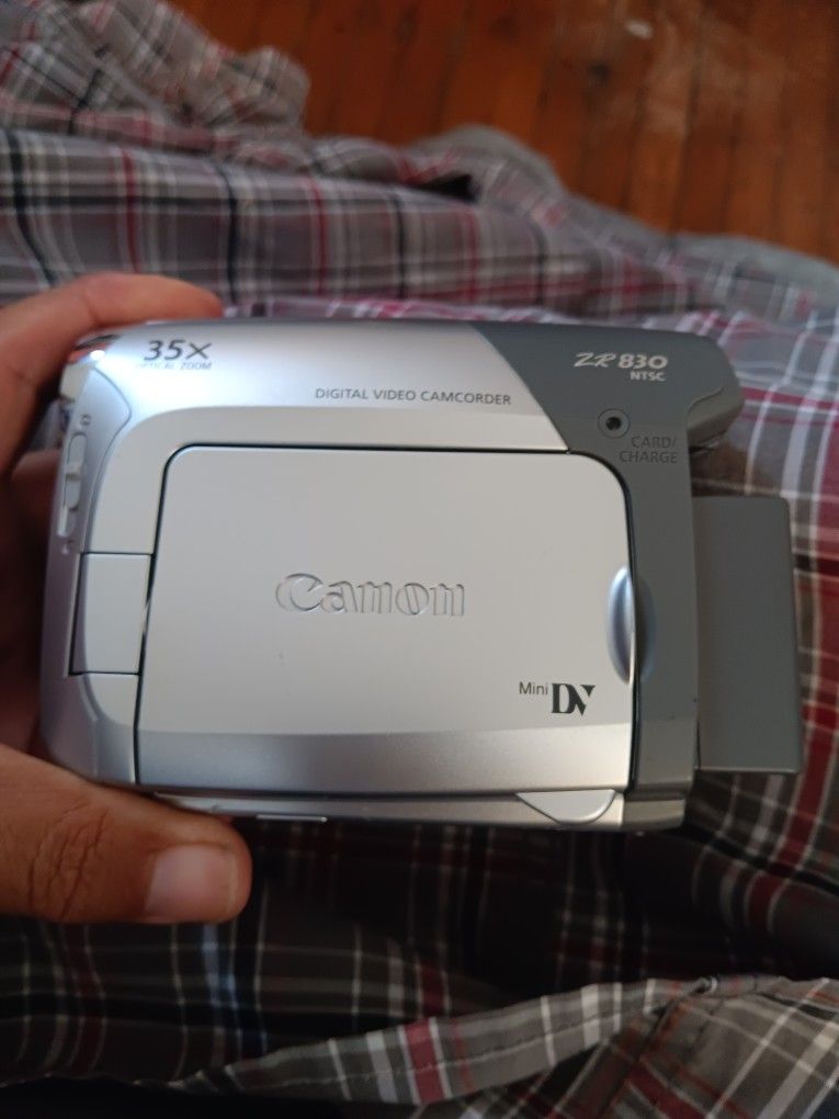 Canon Mini Dv Camcorder Zr830 Missing Charger