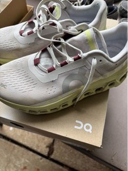 Womens OnCloud Monsters size 9