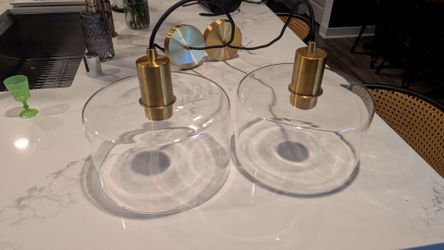 2 Pendant Lights