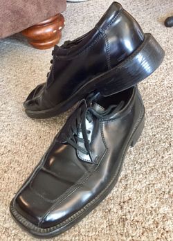 Men’s Dress Shoes (Size 8.5)