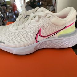 Womens Nike Zoom Invincible Run