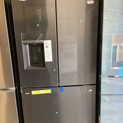 Frigidaire 36 in. 27.8 cu.ft. French Door Refrigerator New Scratch and Dent