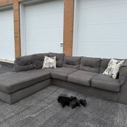 Ashley Furniture Gray 5-Seater Sectional with Chaise! ***Free Curbside Delivery***