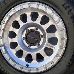 17" Method Mr315 w/ 32" Ridgecrawler A/T tires