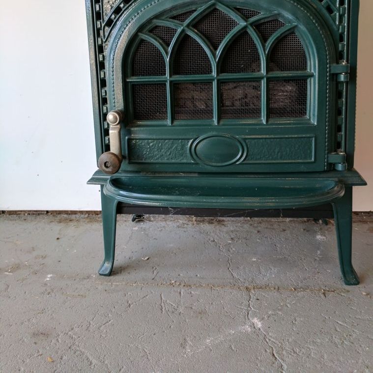 Beautiful !!! Ventless Propane Heater, Jotul 3, No electric power needed to  run (Good when power goes out!) for Sale in Shelton, CT - OfferUp