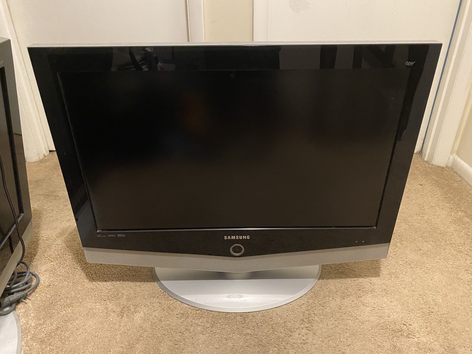 32” Samsung HD Flat Screen TV