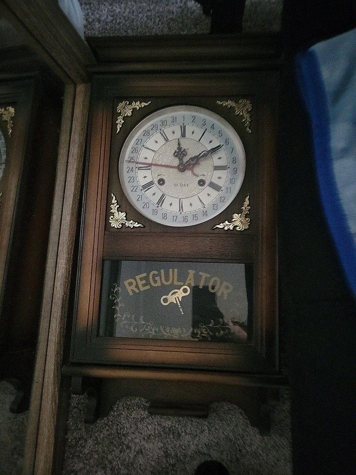 Vintage Regulator 31 Day Key Operated Clock