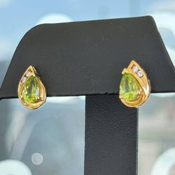 10k yellow Gold Peridot and Diamond Earrings studs