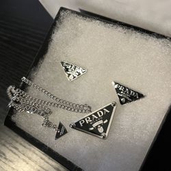 DESIGNER NECKLACE AND EARRINGS SET