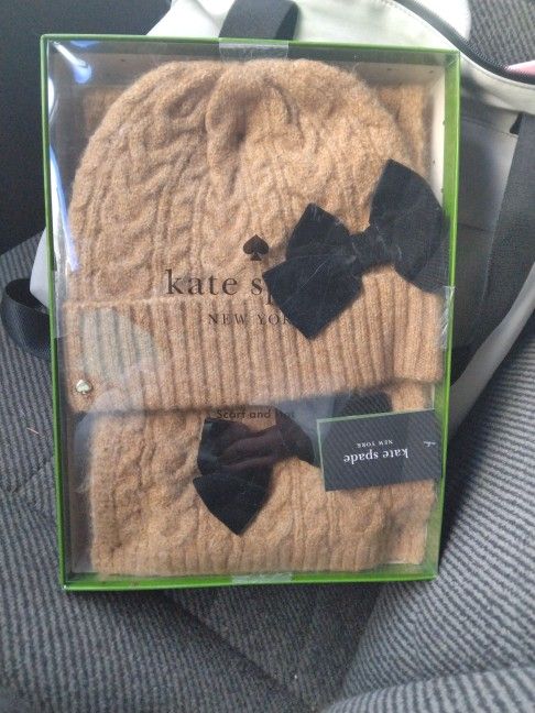 Kate Spade Gift Set Cable Knit Hat & Scarf With Velvet Bow