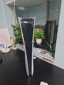 Selling a ps5 slim digatl 1 l trb