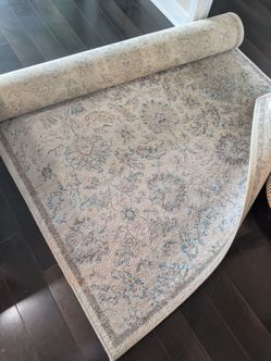 Rug 5' x 7.5' - Free