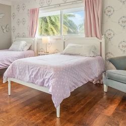 2 Twin Beds 