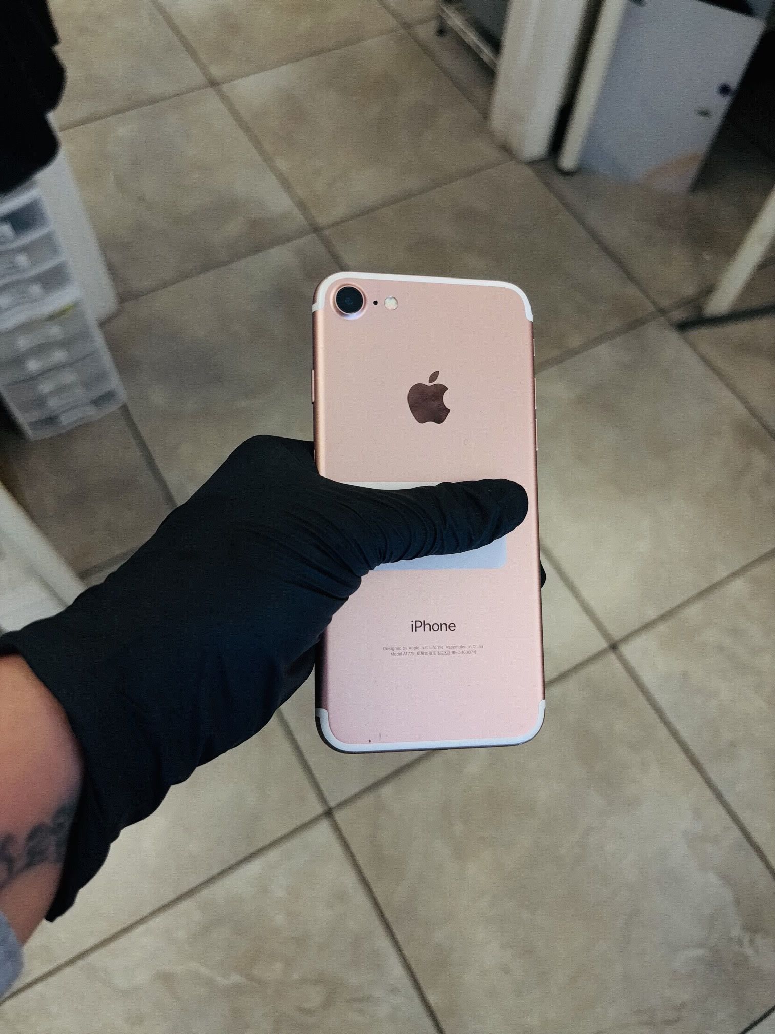 IPHONE 7 UNLOCKED