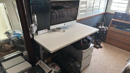 Ergonomic Desk with long fix desk top
