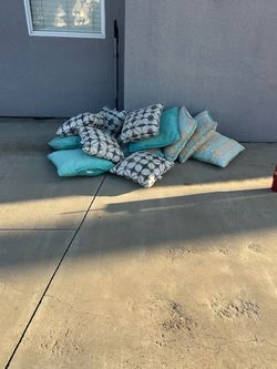 Free Outdoor Throw Pillows