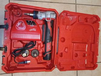 Milwaukee
M12 12-Volt Lithium-Ion Cordless ProPEX Expansion Tool Kit with (2) 1.5Ah Batteries, (3) Expansion Heads and Hard Case