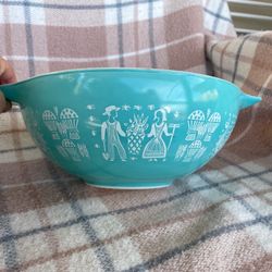 Beautiful Vintage Pyrex 4qt Mixing Bowl