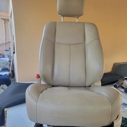 Tapiseria bote Y carro en homestead mi número es(contact info removed)