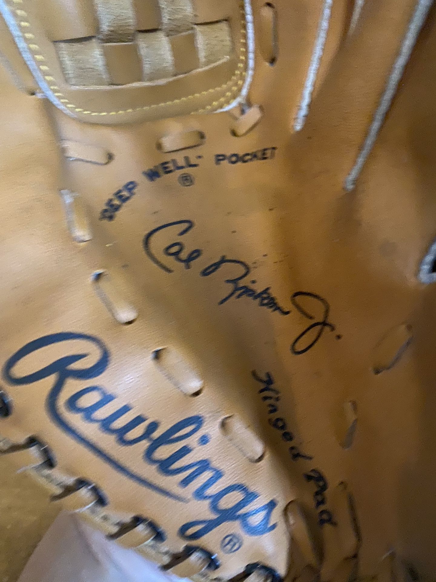 Rawlings Cal Ripken Jr. YOUTH 10" Baseball Glove Mitt Right Hand Thrower RBG106