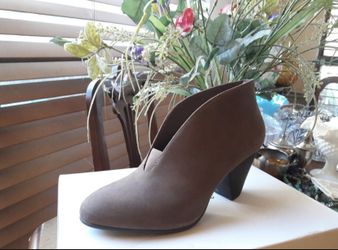 *BRAND NEW LEATHER ANKLE BOOTS SIZE 7*