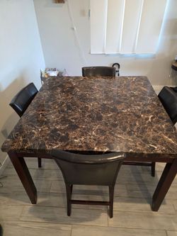 High Top Kitchen table/chairs