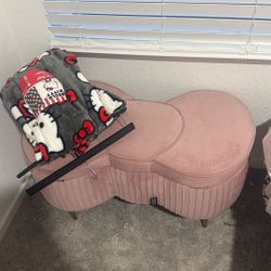 hello kitty bench with blanket 