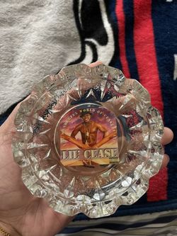 Ashtray signed By Lil' Caesar.         Hip hop