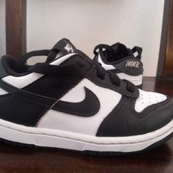 Nike Dunk low panda size 10c Toddler $30