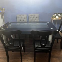 Dinning Table And Chairs 