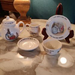 WEDGWOOD PETER RABBIT MINIATURE TEA SET
