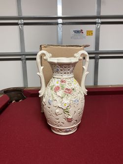 5 Ceramic vases. Perfect for centrepieces